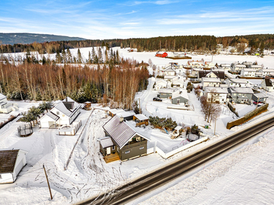 Frittliggende enebolig med landlig beliggenhet | Stor hage med gode solforhold | Carport | 4 gode soverom