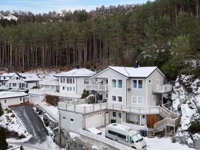 Innholdsrik enebolig med nydelig utsikt | Garasje