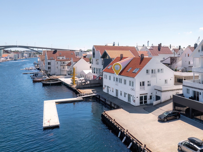 Sentral leilighet med flott utsikt mot Smedasundet og indre kai