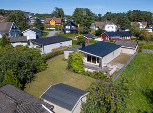 ENEBOLIG PÅ EN FLATE MED SOLRIK, SENTRAL OG BARNEVENNLIG BELIGGENHET PÅ TINGSAKER.