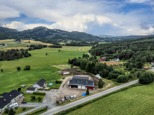 HØISET GÅRD - SILJAN Gårdsbruk - Solrikt - Utsikt - ca 150 Dekar, herav 77 Dekar jord - Strandlinje til Siljanelva