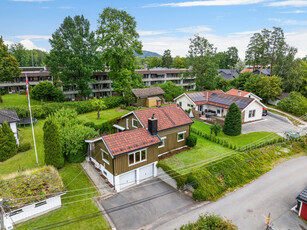 Innholdsrik enebolig i attraktivt boligområde nær Asker sentrum - Solrik eiendom - Dobbelgarasje - Kort vei til buss/tog