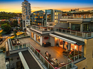 Spektakulær frontleilighet mot Akerselva på 132 m² med solrik terrasse på 81 m². Garasje m/lader. Heis inn i boligen.