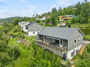 Stor og innholdsrik familiebolig på Gullhaug | 7 soverom | Utsikt og mye sol.