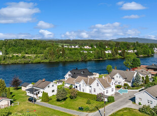 Unik mulighet beliggende idyllisk ved Drammenselva! Meget innholdsrik enebolig med særpreg | Solrik og flott tomt | Dblg