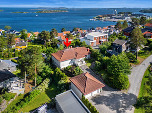 Unik og rå utsiktseiendom på beste Husvik med sjø og strand i umiddelbar nærhet! - Stort potensiale!