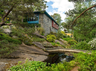 Unik og sjelden mulighet! Historisk hus med flott tomt i populært område. Tegnet av arkitekt Frederik Konow Lund.