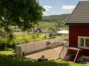 Vakker eiendom med idyllisk beliggenhet | Fantastisk utsikt med meget gode solforhold | Sjelden anledning!