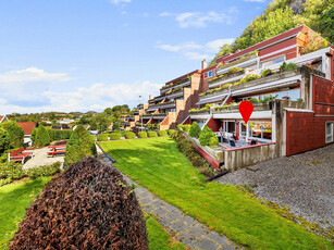 Pen og romslig endeleilighet - 3 soverom- stor, solrik terrasse- utsikt