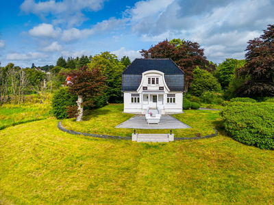 Den vakreste og mest idylliske parklignende eiendom med herskapelig villa - sol- og utsiktsrik eiendom på 3 mål