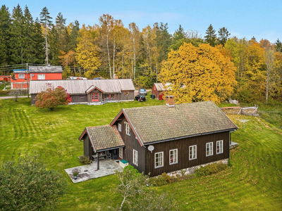 En landlig eiendom på en stor og idyllisk tomt - Kort vei til Horten by og E-18.