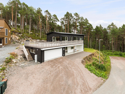 Fin og moderne enebolig med familievennlig belliggenhet og gangavstand til nye Molde sykehus.