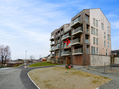 Flott leilighet med nydelig utsikt med 2 soverom og romslig terrasse i 3. etasje