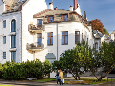 ÅLESUND SENTRUM - Leilighet med balkong og fantastisk utsikt over Brosundet | Sentral beliggenhet