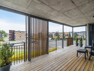 Moderne og svært delikat leilighet fra 2020 sentralt på Bakken - 2 bad - Stor veranda - Heis - Garasjepl. - Godt oppgr.