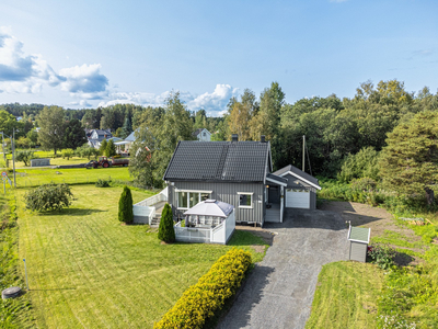 Lena/Sletta - Enebolig med sentral og solrik beliggenhet - 3 sov - uteplass/terrasse - garasje