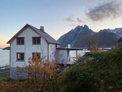 Eiendom med nydelig utsikt på Sund i Flakstad