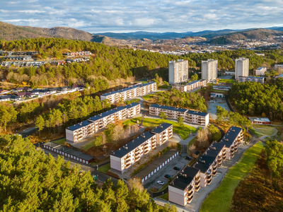 Flott og innflyttingsklar 3-roms leilighet med stor og solrik balkong | Varmtvann og varme ink. i fellesutg