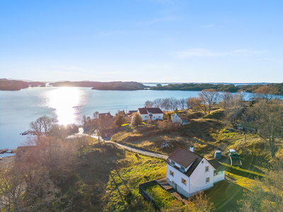 Landbrukseiendom i naturskjønne og idylliske omgivelser med kort vei til sjø - og båtliv!