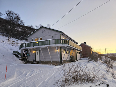 Stor bolig med flott beliggenhet i Smalfjord