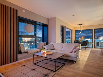 Ny leilighet fra 2023 | Flott beliggenhet i 9. etasje | Nydelig utsikt | To balkonger | Høy standard | Heis!