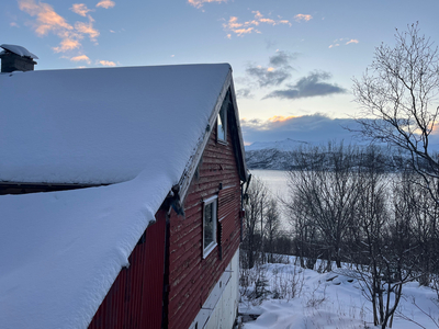 Oppussingsobjekt med flott Senja-beliggenhet