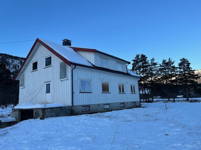 Landbrukseiendom/Småbruk sentralt i Flå kommune