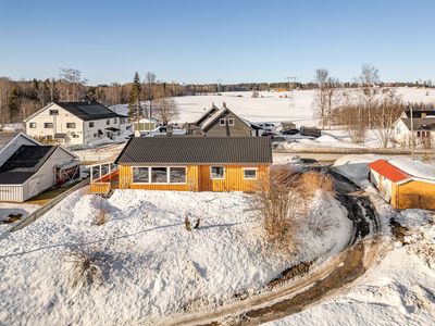 LENA - Enebolig med romslig tomt og fin beliggenhet på Sletta.