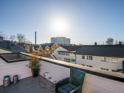 Pen toppleilighet med sentral beliggenhet - Solrik balkong - Gangavstand til alle byens fasiliteter