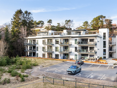 Stor lekker nyere(2023) leilighet med solrik terrasse | 3 soverom | Stor felles takterrasse | 2 p-plasser i garasje