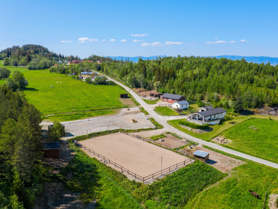 Svært innholdsrikt småbruk/hesteeiendom | Stor tomt på ca. 30 mål | Kun 40 min fra Tr.heim | Potensielt god leieinntekt