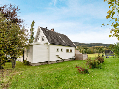 Flott eiendom med romslig tomt (1815 m2) | Stor gårdsplass | Gode solforhold | 13 min til Stjørdal sentrum