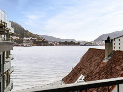 Nyhavn | Flott 2-roms leilighet i 4.etg med heis, egen balkong, felles takterrasse, sjøutsikt og sentral beliggenhet.