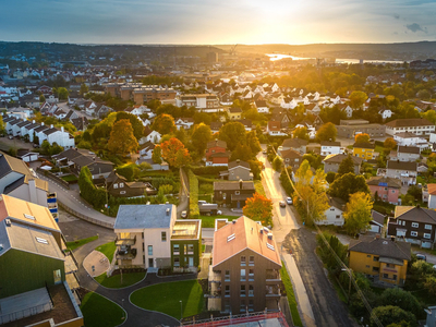 Splitter ny luksuriøs toppleilighet| Fantastisk utsikt og gode solforhold. Gangavstand til sentrum!