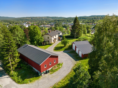 Hel tomannsbolig på over 9 mål sydvestvendt eiendom med antatt utviklingspotensiale i utbyggingsområde