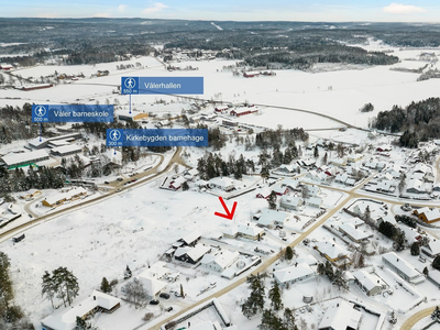 Innholdsrik enebolig med utleiedel - Selveid tomt på 1180 m2. - Integrert garasje - Behov for oppgraderinger