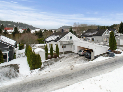 Nordre-Kvam - Innholdsrik enebolig med carport. 4 soverom 2 bad og vaskerom. God standard