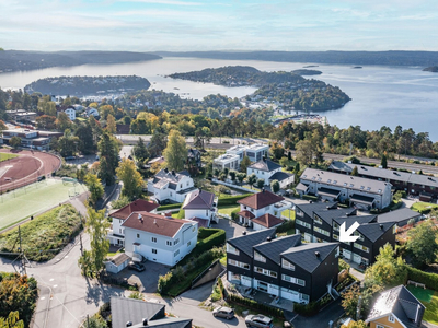 Nyere (2014) enderekkehus med 225 m² gulvflate | Balkong med fjordutsikt | 2 garasjeplasser | Nærhet til Ekebergparken