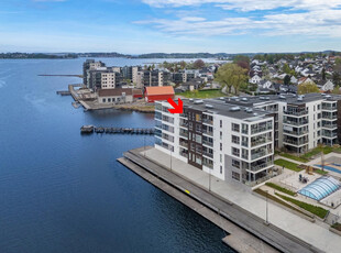 FRONT-/PENTHOUSE ØRSNES PARK - Usjenert i øverste etasje langs bryggekanten på Ørsnes - Sjøutsikt - Balkong - Parkering!