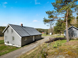 Østre - Trøgstad. Koselig enebolig med uthus. Landlig og solrikt beliggende. Velkommen på visning!