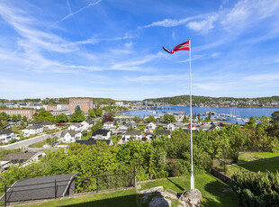 Unik eiendom med panoramautsikt over store deler av Sandefjord - Et eksklusivt og populært nabolag - Moderniseringsbehov