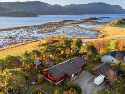 Enebolig med fin og landlig beliggenhet på Strand i Åfjord | 3 Sov | Garasje| Gode Solforhold | Visning 27. nov