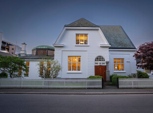 Historisk prakteiendom! Betydelig oppgradert. Storslått opplevelse. Patrisierhus i Jugendstil. Sjelden utsmykning.