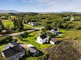 Offersøy - Enebolig over 3 plan - Garasje - Vakre omgivelser