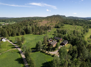 Spennede enebolig på en flate. Landlig beliggenhet. Oppgraderingsbehov. 4 soverom, stor stue!