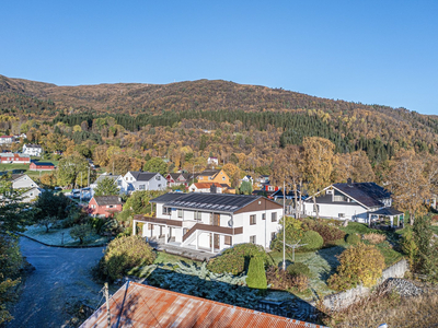 Enebolig med stort potensial og fin beliggenhet | 4 sov | Utleiemulighet | 2 Carporter