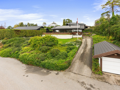 Gimlekollen - Enebolig med nytt solcellepanel, stor tomt i populær og trivelig gate, Kristins vei.