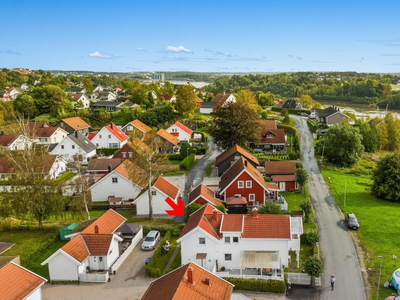 Hel tomannsbolig med fin og solrik beliggenhet - Innholdsrik og påkostet