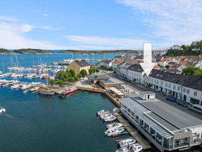 Påkostet leilighet i Risør sentrum - Flott utsikt til Risørs indre havn - Ingen boplikt