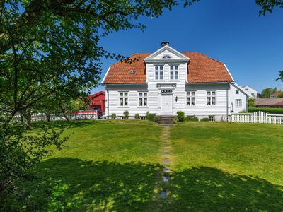 Bekkelund, en unik og historisk bolig er nå for salg.